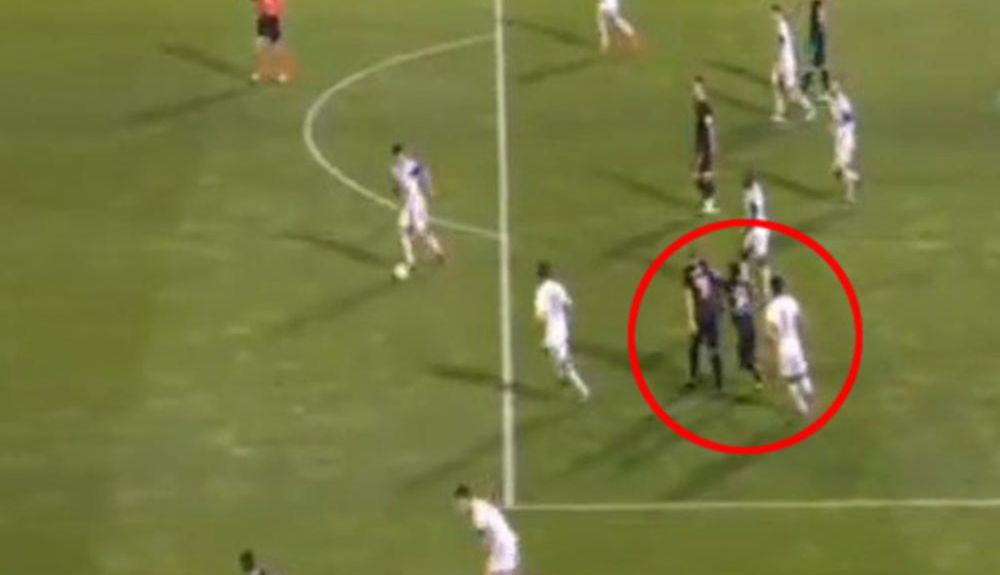 Sejduba Suma posle svoje greške udara ćušku Đorđu Ivanoviću  