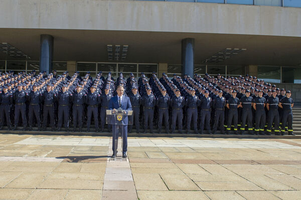 E, OVO BAŠ IZGLEDA MOĆNO: Stefanović primio 272 nova policajca u radni odnos, od ovih slika SRCE ZAIGRA! (FOTO)
