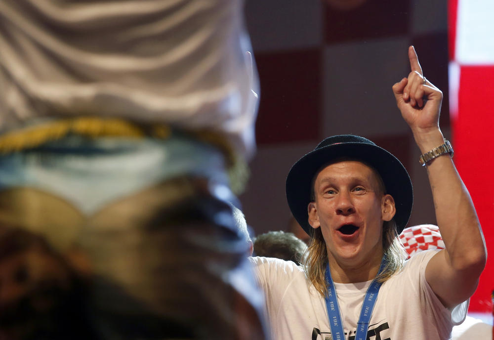 Domagoj Vida osim što je kafanski čovek, voli i da pomaže roditeljima  