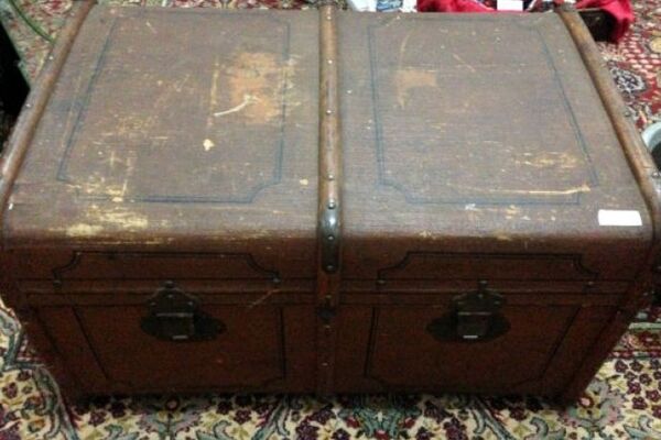 NA TAVANU JE PRONAŠAO KOVČEG SVOG DEDE IZ DRUGOG SVETSKOG RATA: Ono što je u njemu našao OSTAVILO GA JE BEZ TEKSTA! (VIDEO)