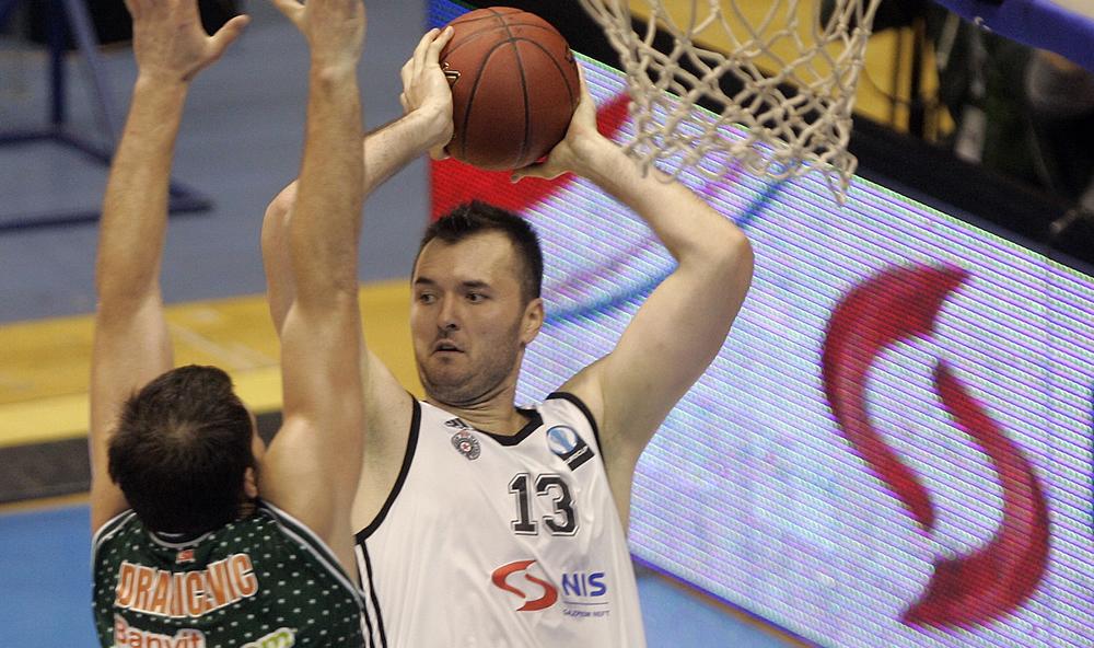 Milan Mačvan dok je nastupao za Partizan