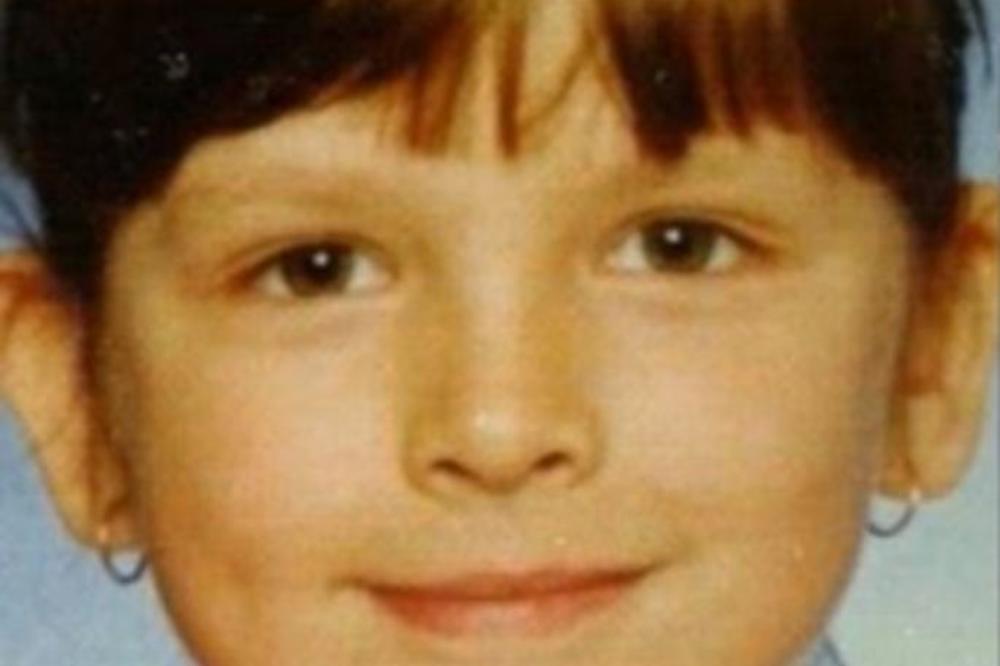 KIJA OVU RIJALITI ZVEZDU NE PODNOSI! Možete li da pogodite ko je devojčica sa slike? (VIDEO)