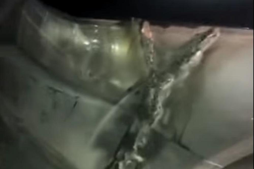 KAD PLAVUŠA POPRAVLJA AUTO NASTAJE EKSPLOZIJA! Ova devojka je prčkala oko motora, a onda je nastao haos! (VIDEO)