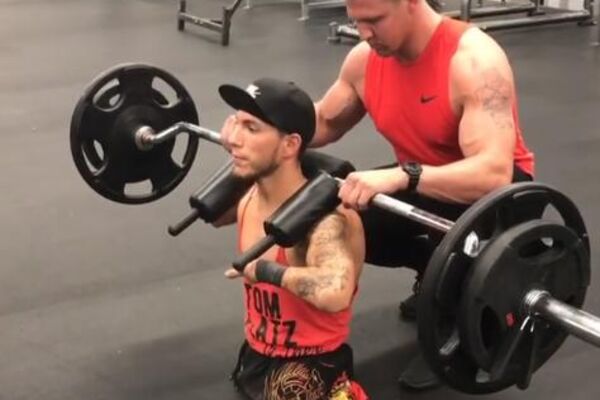 HOĆETE LI I POSLE OVOGA TRAŽITI IZGOVOR ZA NEUSPEH?! Kad vidite momka bez nogu i ruku kako TRENIRA, drugačije ćete gledati na život! (FOTO)