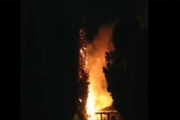 SNAŽNO NEVREME HARA BALKANOM: U Hrvatskoj padao GRAD VELIČINE ŠLJIVE, a onda je MUNJA ZAPALILA GROBLJE! (VIDEO)