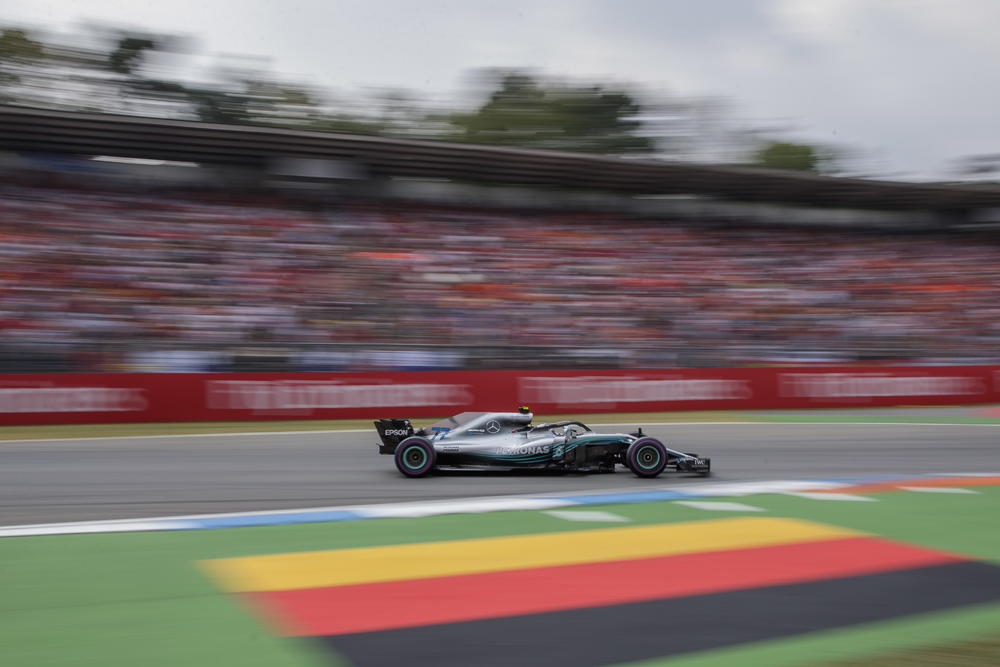 Srebrna strela hita stazom