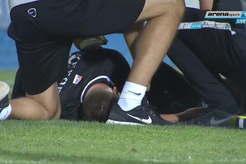 BORBA ZA ŽIVOT OŽEGOVIĆA NA TERENU U SURDULICI: Drama posle utakmice, napadač Partizana se stropoštao na travu, svi mu ukazuju pomoć! (FOTO)