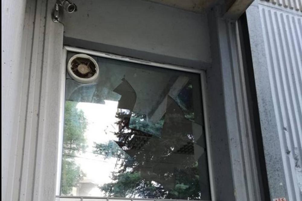 VANDALSKI NAPAD: Razbijene prostorije NIŠKIH VESTI! (FOTO)