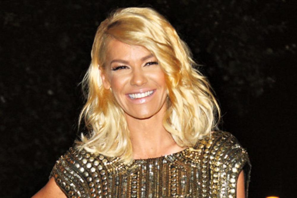 SVE PRŠTI OD SEKSEPILA: Bekvalčeva pozirala u crnom sakou ispod kojeg nema ništa! NIKAD IZAZOVNIJA!