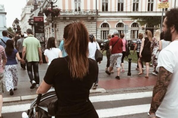 SEKA OPET POČELA DA POSTAVLJA SEKSI FOTKE NA INSTAGRAM! A tek kad vidite u kom izdanju je prošetala KNEZOM - svi su se okretali za njom! (FOTO)