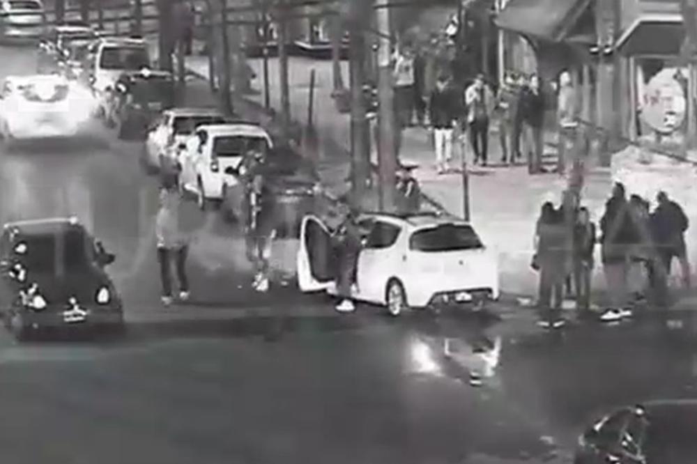 HOROR U ARGENTINI, ZEMLJA ZAVIJENA U CRNO: Fudbaler ubio drugog fudbalera nasred ulice, kamere sve snimile! (UZNEMIRUJUĆI VIDEO)