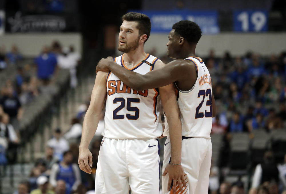 Peters u dresu Finiksa