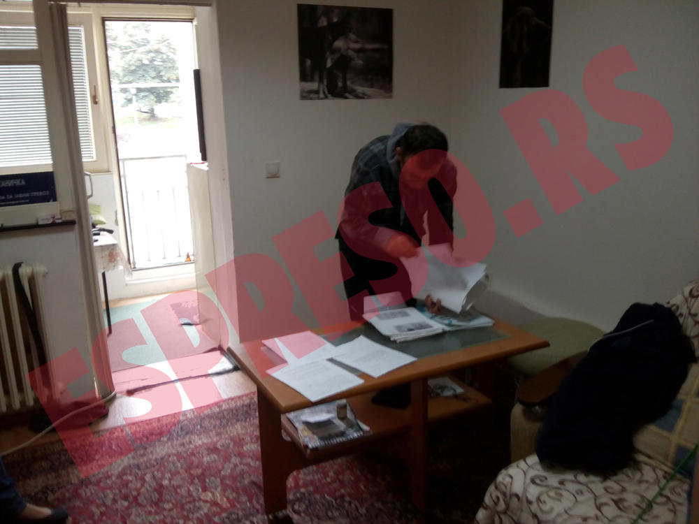 Miodrag Kostić živi sa ćerkicom u stanu od 16 kvadrata  