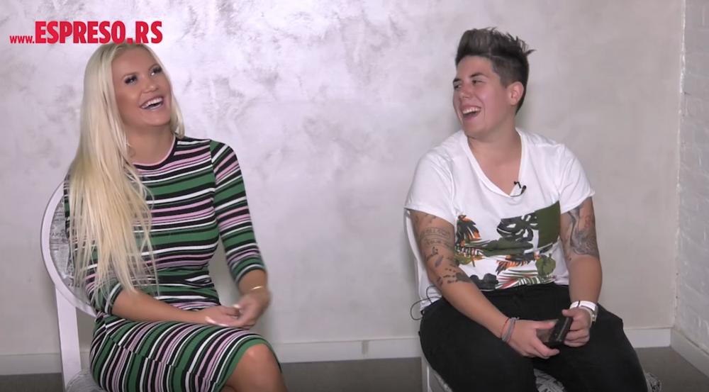 Njihovi osmesi govore više od reči  