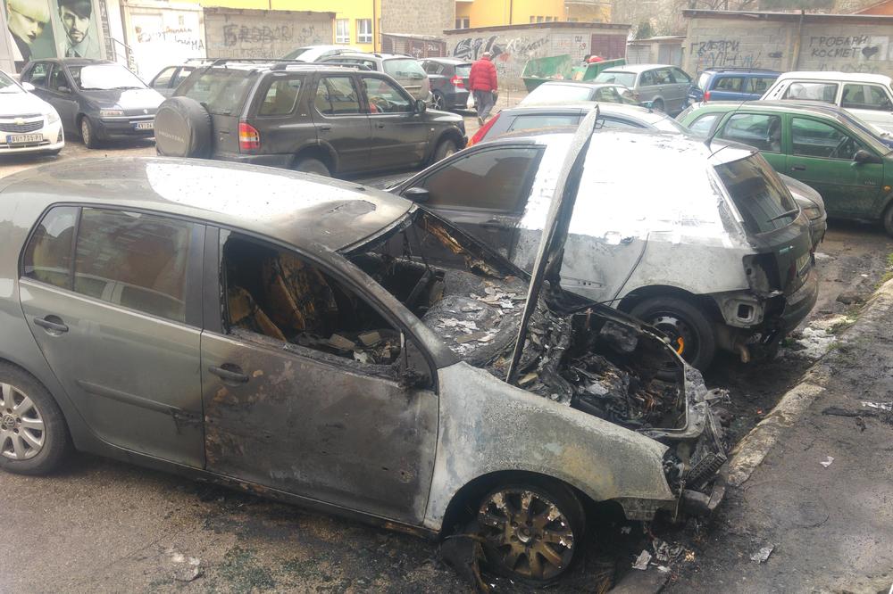 IZREVOLTIRAN JE UZEO KOFU BENZINA I NAPRAVIO HAOS! Automobil nije prošao na tehničkom pregledu, vlasnik ga ZAPALIO