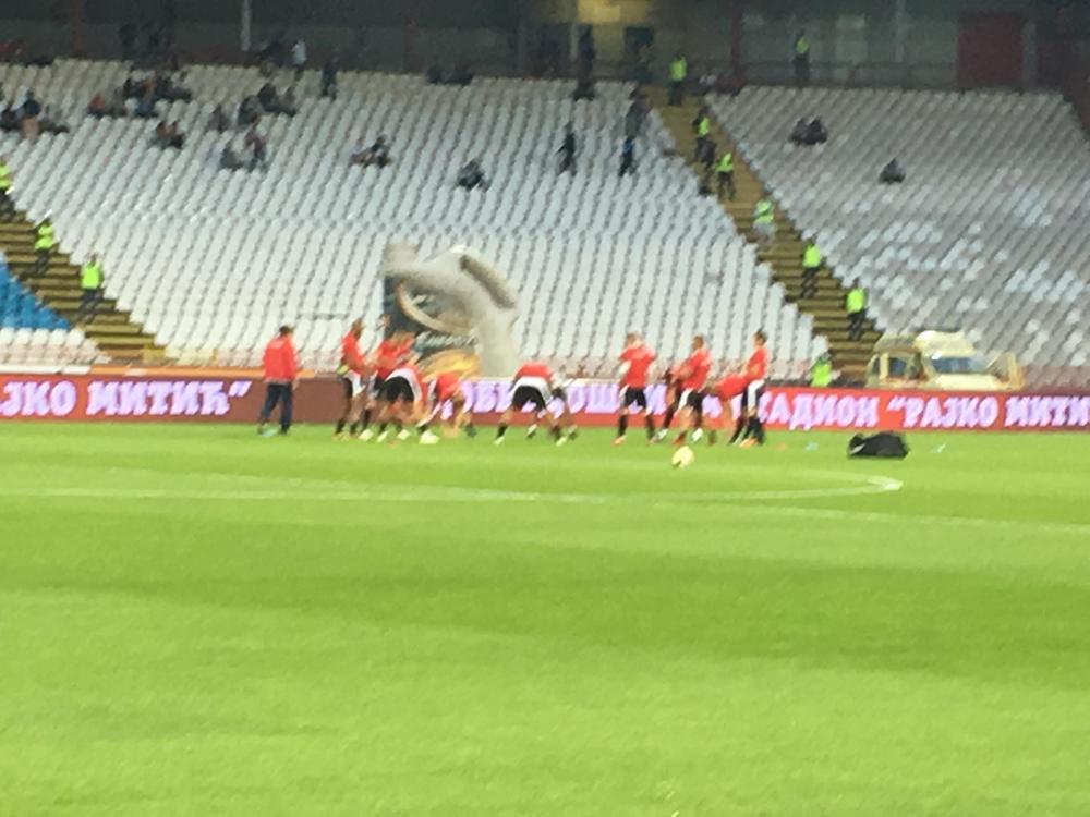 Igrači na zagrevanju  