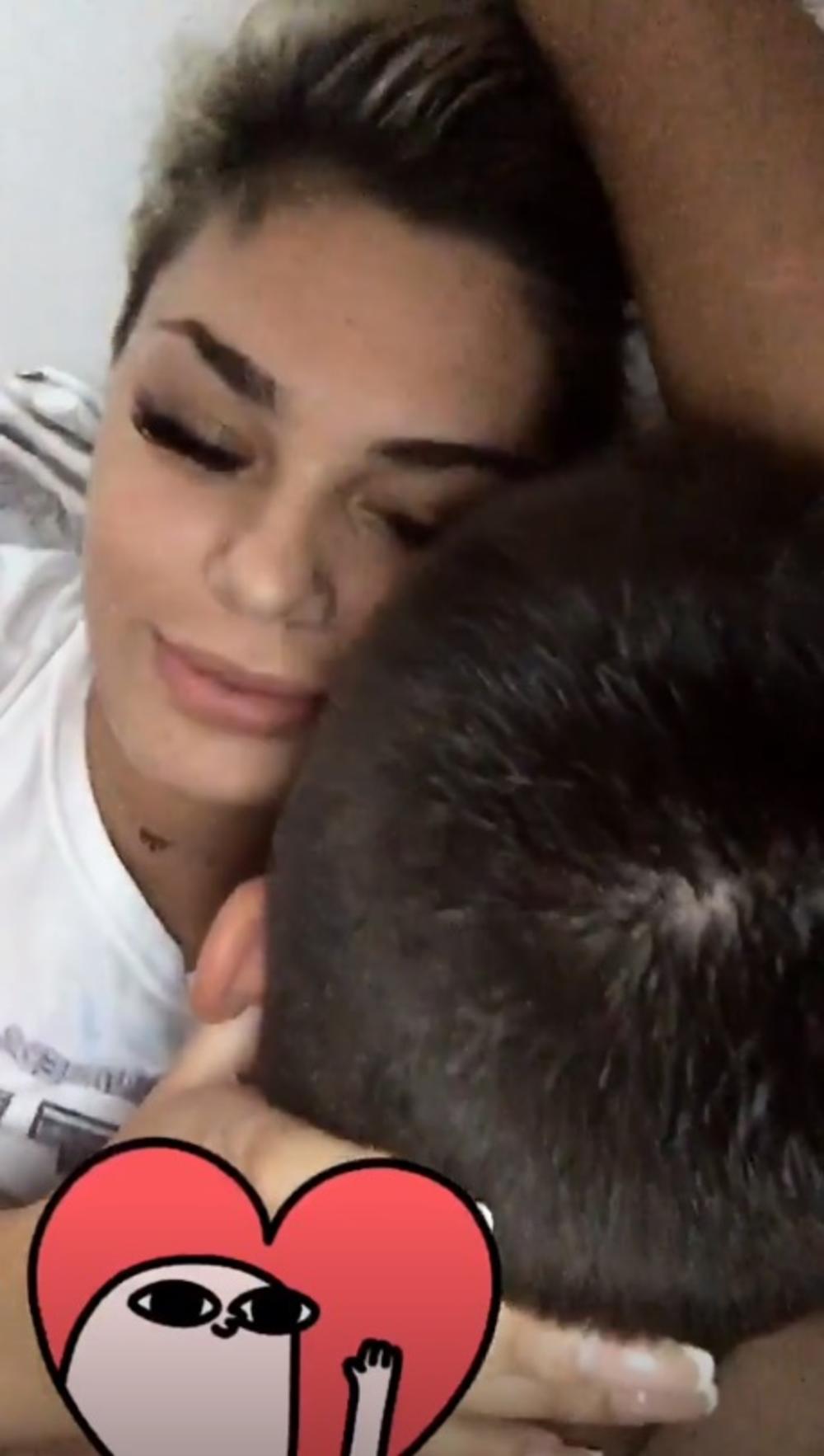 Mina sa novim dečkom