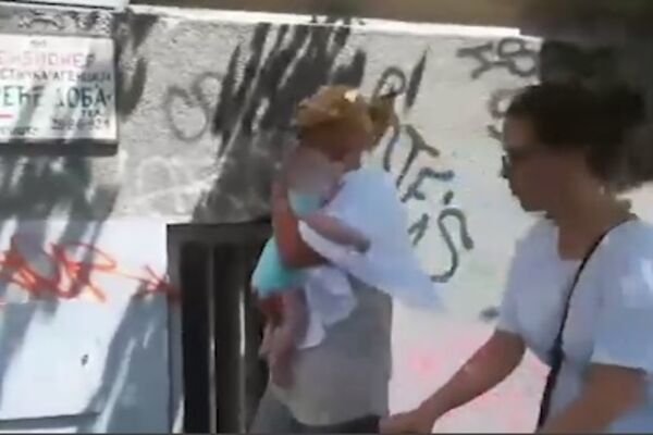 NATAŠA DOVELA ĆERKU U CENTAR ZA SOCIJALNI RAD: Došla je 20 minuta pre Luke i čekala u kolima KRAJ POSETE! (VIDEO)