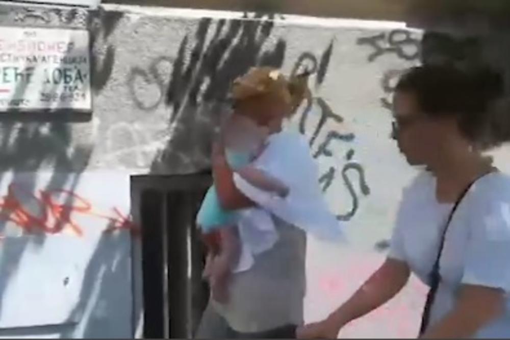 NATAŠA DOVELA ĆERKU U CENTAR ZA SOCIJALNI RAD: Došla je 20 minuta pre Luke i čekala u kolima KRAJ POSETE! (VIDEO)