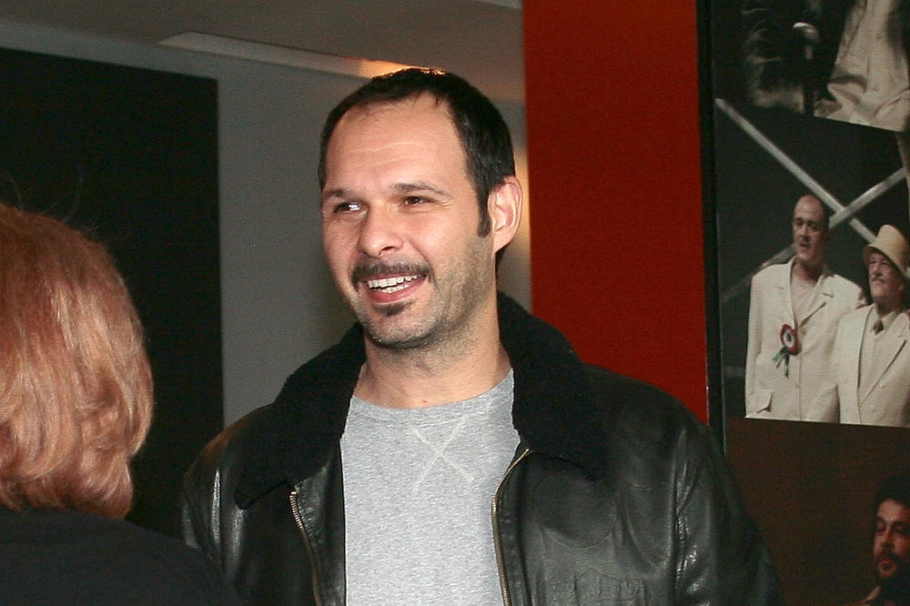 ŽENA MU OPROSTILA PREVARU, ALI ON SE PONAŠA KAO PUŠTEN S LANCA: Naš glumac piše provokativne komentare crnogorskoj voditeljki i to na temu TOPLESA!