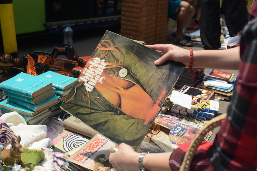 Cena gramofonske ploče je 200 dinara   