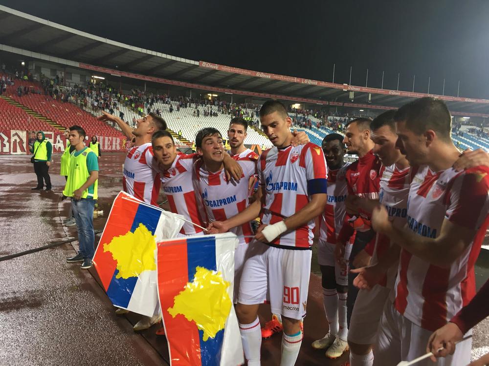 Igrači Crvene zvezde posle pobede protiv Suduve   