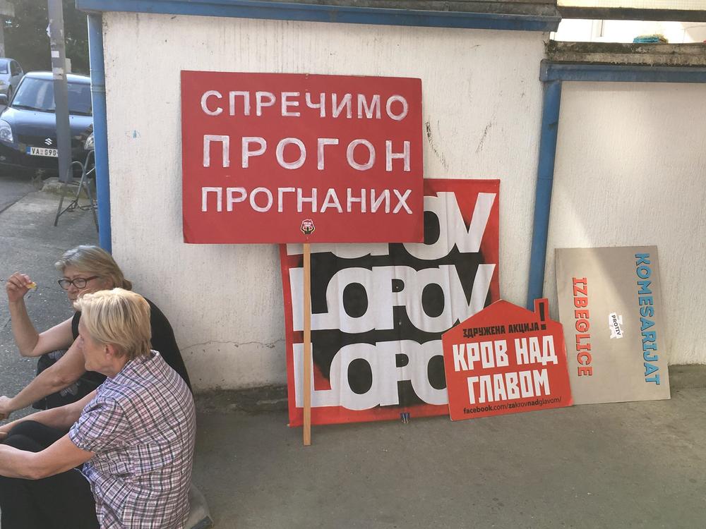 Građani su poneli i transparente  