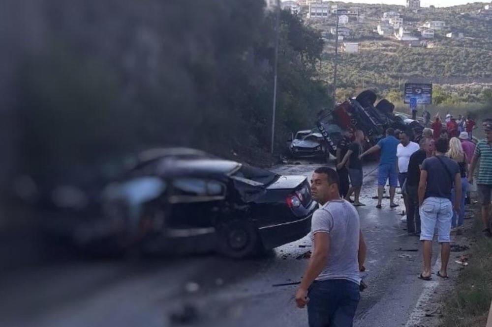 SUDARILA SE DVA AUTOMOBILA I KAMION! Na putu Bar-Ulcinj poginuo mladić (19), dok su dve žene povređene!