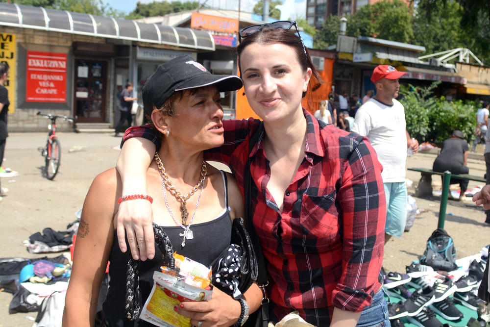 Violeta prodaje polovne stvari i očeve lekove kako bi kupila sebi hranu 