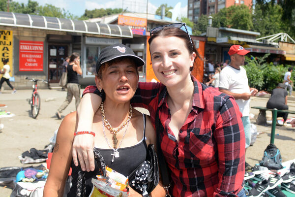 NAJTUŽNIJA PRIČA SA DIVLJEG BUVLJAKA KOD CVETKA: Muž me je zverski TUKAO svaki dan, pobegla sam i sad prodajem polovne stvari da bih IMALA ŠTA DA JEDEM! (FOTO)