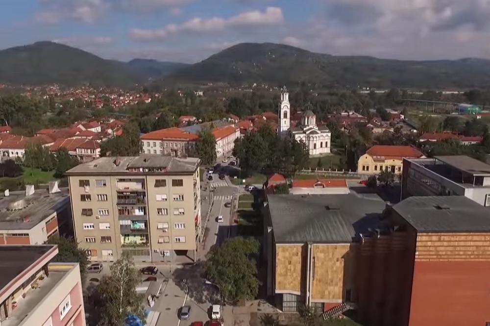 GRAĐANI TRSTENIKA ZATEČENI NASILJEM NAD PROFESORKOM U SREDNJOJ ŠKOLI: Poslali su VAŽNU poruku