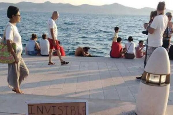 GENIJALNA IDEJA! Jedan Dalmatinac se setio URNEBESNOG NAČINA da zaradi novac! (FOTO)