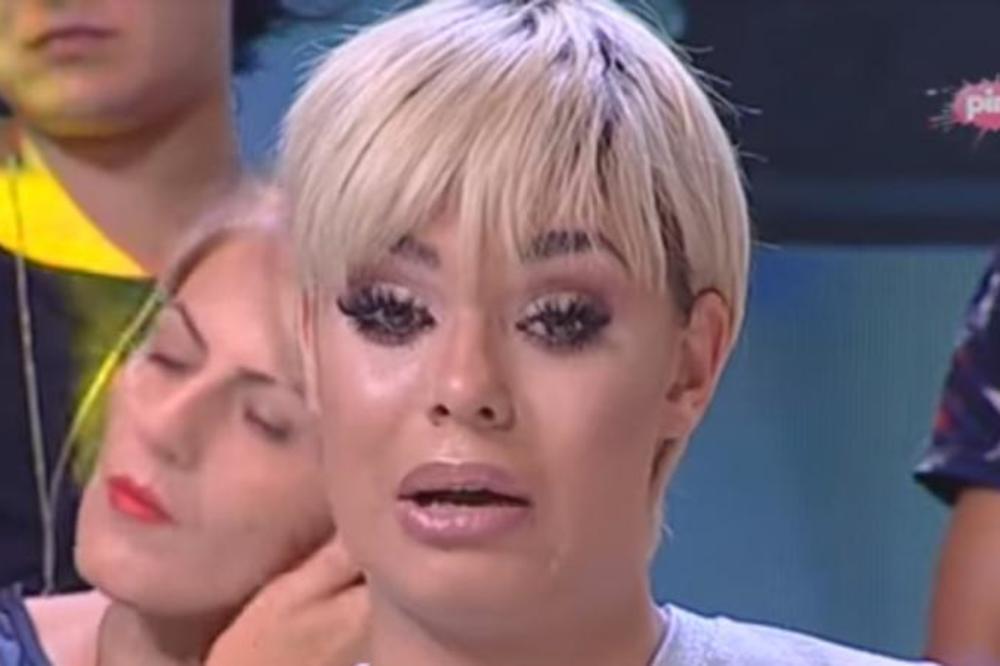 MINA JE SINOĆ IZBAČENA, A NAPOLJU JE ČEKAO PRAVI HAOS! Nije mogla ni da sanja da će OVO zateći u kući! (FOTO)