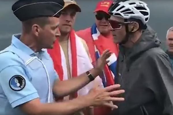 OPET SKANDAL NA TUR DE FRANSU! Policijac gurnuo šampiona Fruma i srušio ga s bicikla! (VIDEO)