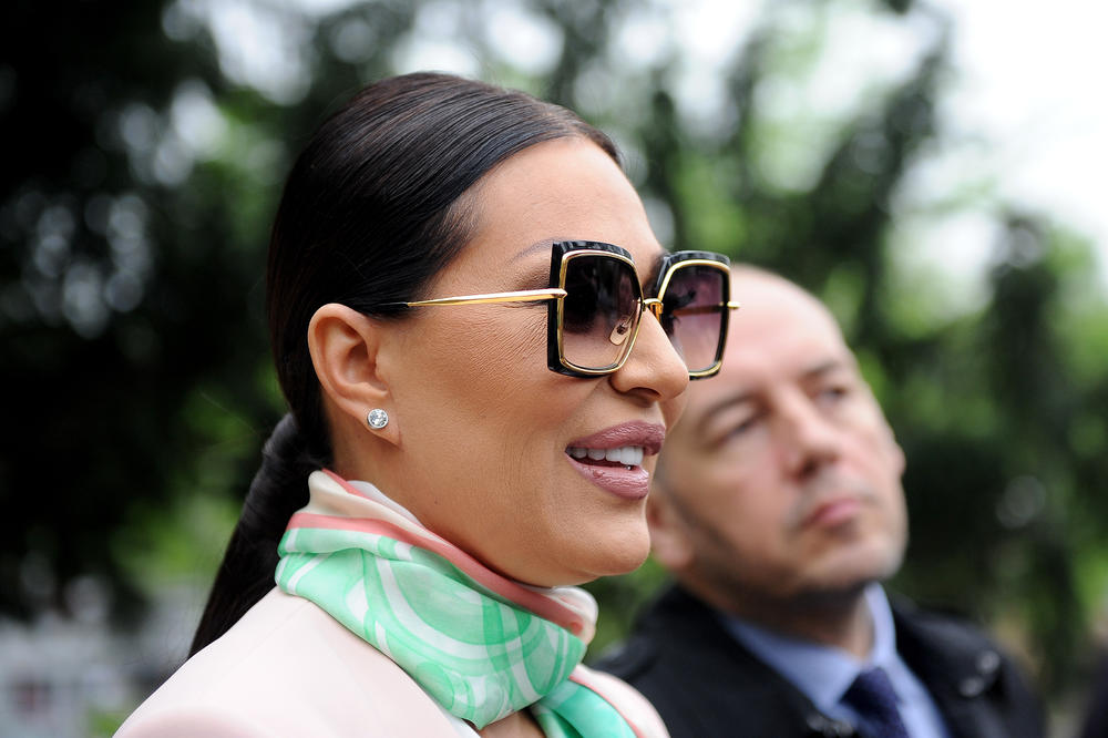 CECA IMA BRADU?! Folk diva podigla neviđenu prašinu, a kad vidite o čemu se radi, sve će vam biti jasno! (FOTO)