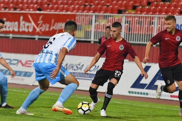 PLAVŠIĆ IZGUBIO ŽIVCE I POSTAO TRAGIČAR: Bivši Zvezdin igrač dobio crveni, pa 'popio' lakat u glavu!