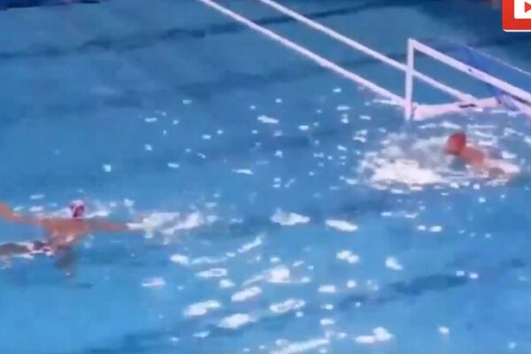 MOGU DA PADAJU BOMBE S NEBA, ALI ONI SU HLADNI KAO ŠPRICER! Pogledajte odbranu Mitrovića i onda gol Ćuka koji nam je doneo novo evropsko zlato! (VIDEO)