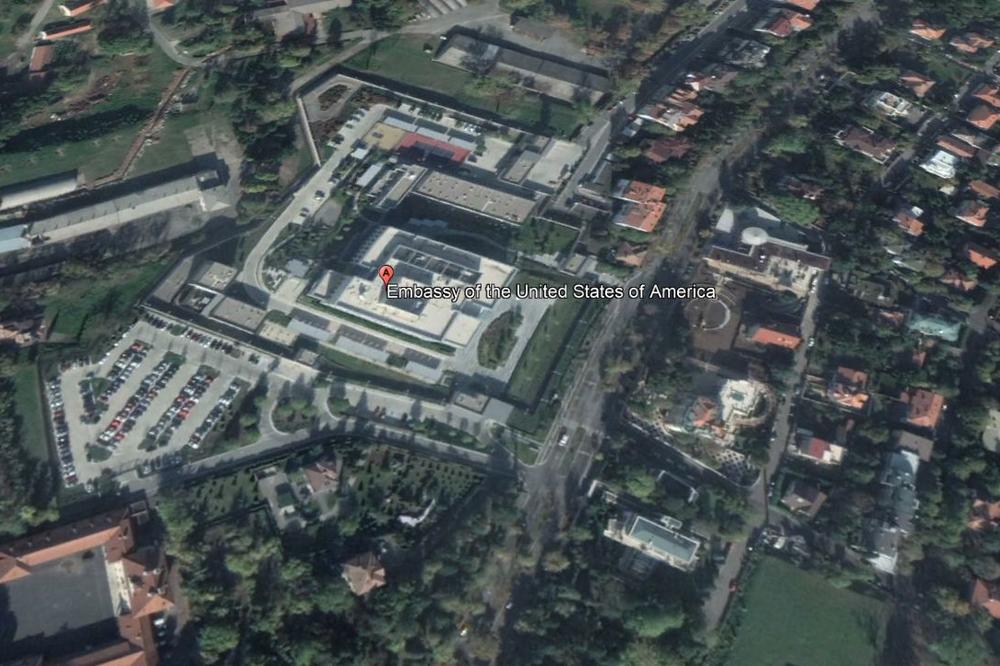 AMERIČKA AMBASADA U BEOGRADU RASPRODAJE STVARI: I vi možete kupiti OVIH 5 PREDMETA, za MALE PARE!