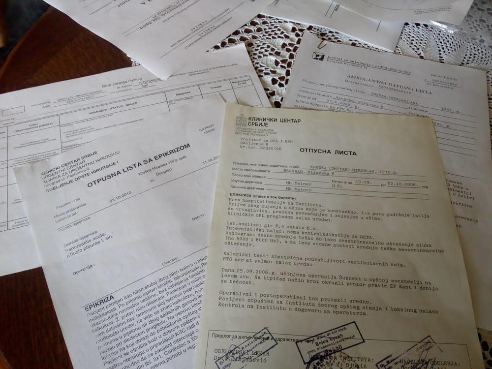 Miroslav kruška živi sa porodicom u 30 kvadrata , a njegova bolest i bolest njegove majke Komesarijat ne zanima   