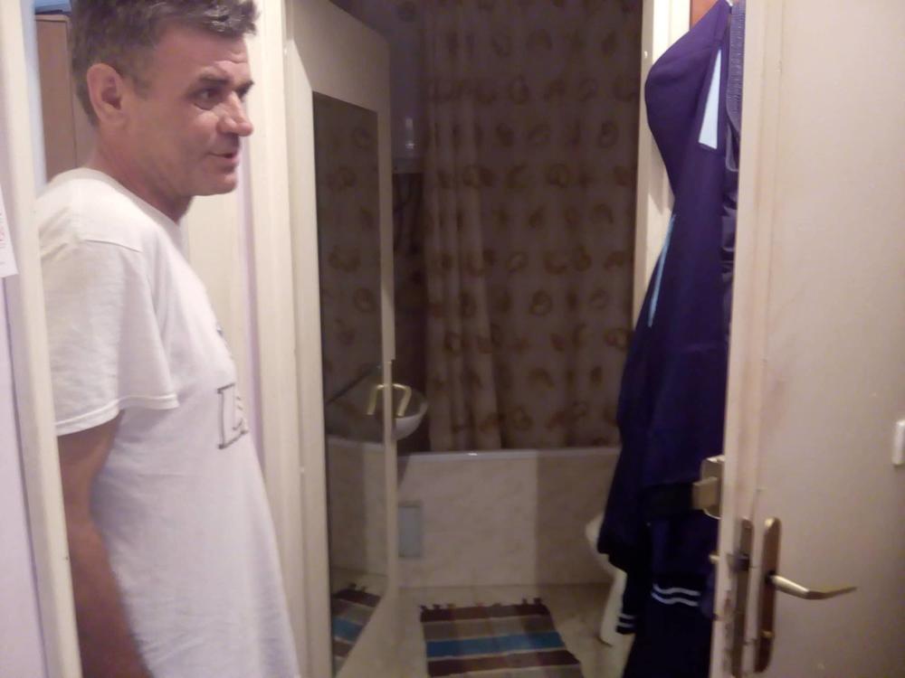 Miroslav kruška živi sa porodicom u  30 kvadrata  