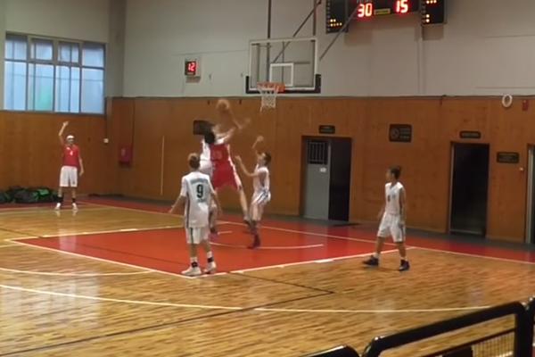 MADRID NA NOGAMA, STIGAO NOVI LUKA DONČIĆ: Sin čuvenog srpskog košarkaša potpisao za Real sa 15 godina! (VIDEO)