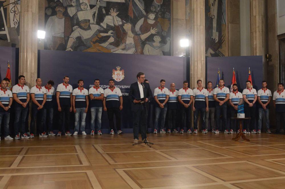 Vučić citirao Prlainovića i Mandića, pa poručio: Vi Srbiji uvek donosite najviše! Očekujem da vratite titulu svetskih prvaka!  (FOTO) (VIDEO)