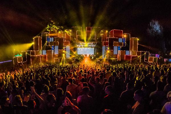 DELFINI PROSLAVLJAJU EVROPSKU TITULU U VRNJAČKOJ BANJI: Vaterpolo reprezentacija slavi zlato na Lovefestu!