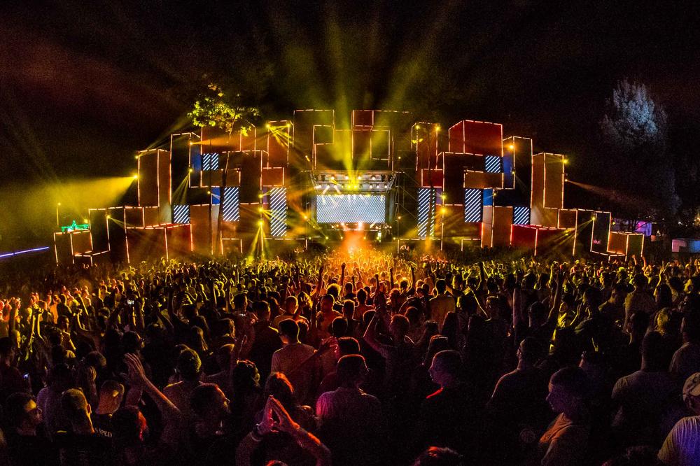 DELFINI PROSLAVLJAJU EVROPSKU TITULU U VRNJAČKOJ BANJI: Vaterpolo reprezentacija slavi zlato na Lovefestu!