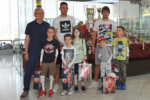 Pomozimo deci leptirima! Akcija Crvene zvezde koju morate da ispoštujete za koga god navijali! (VIDEO)
