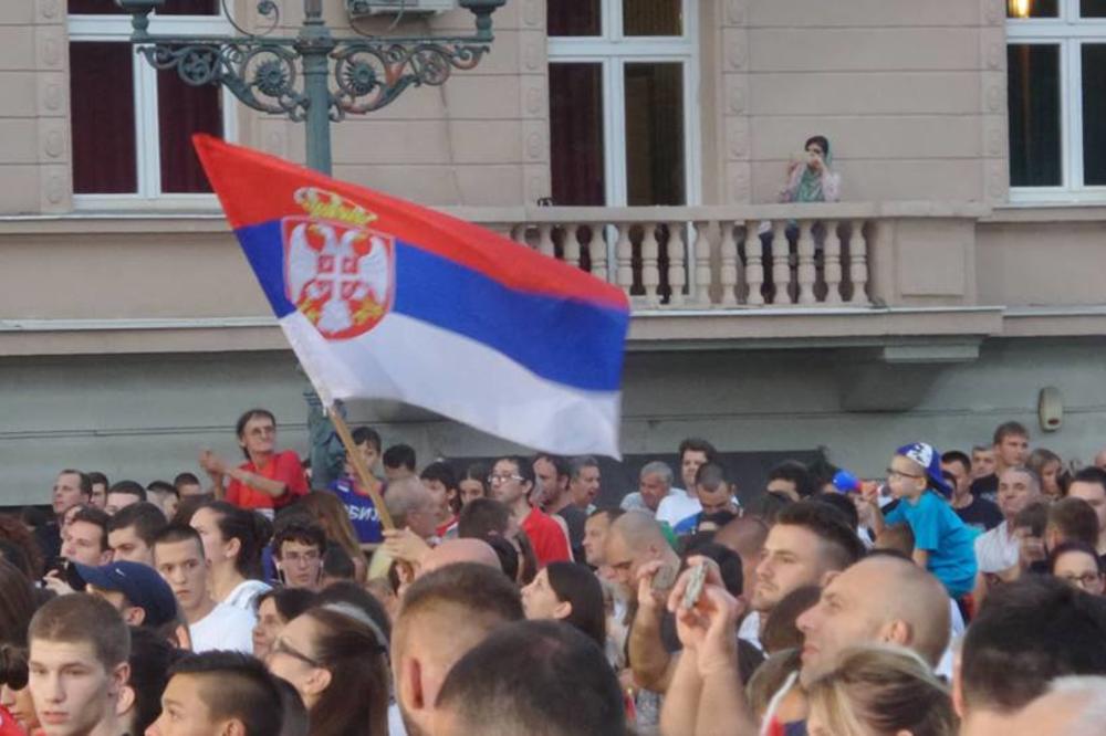 HRVATI, DA LI STE NAUČILI NEŠTO OD SRBA?! Dok oni na dočeku slušaju Tompsona, evo šta se orilo Beogradom kada su stigli zlatni Delfini! (FOTO) (VIDEO)