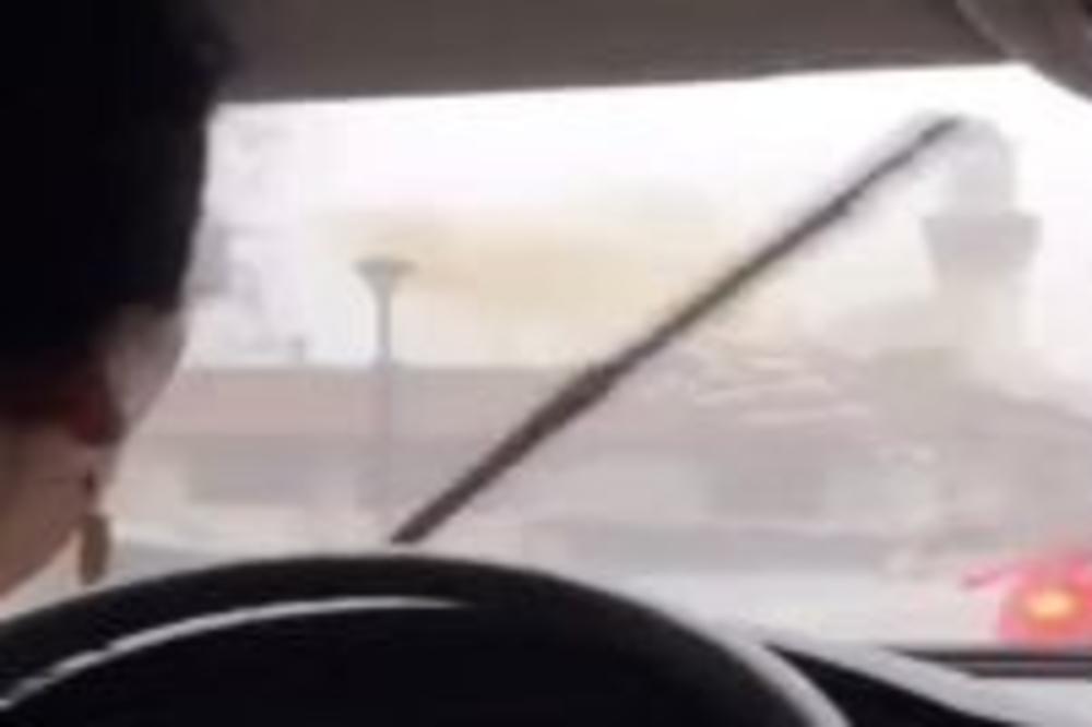 POGLEDAJTE NEVEROVATAN TRENUTAK KADA MUNJA UDARA U MINARET DŽAMIJE U NOVOM PAZARU: Evo zašto je udarila baš ovde! (VIDEO)