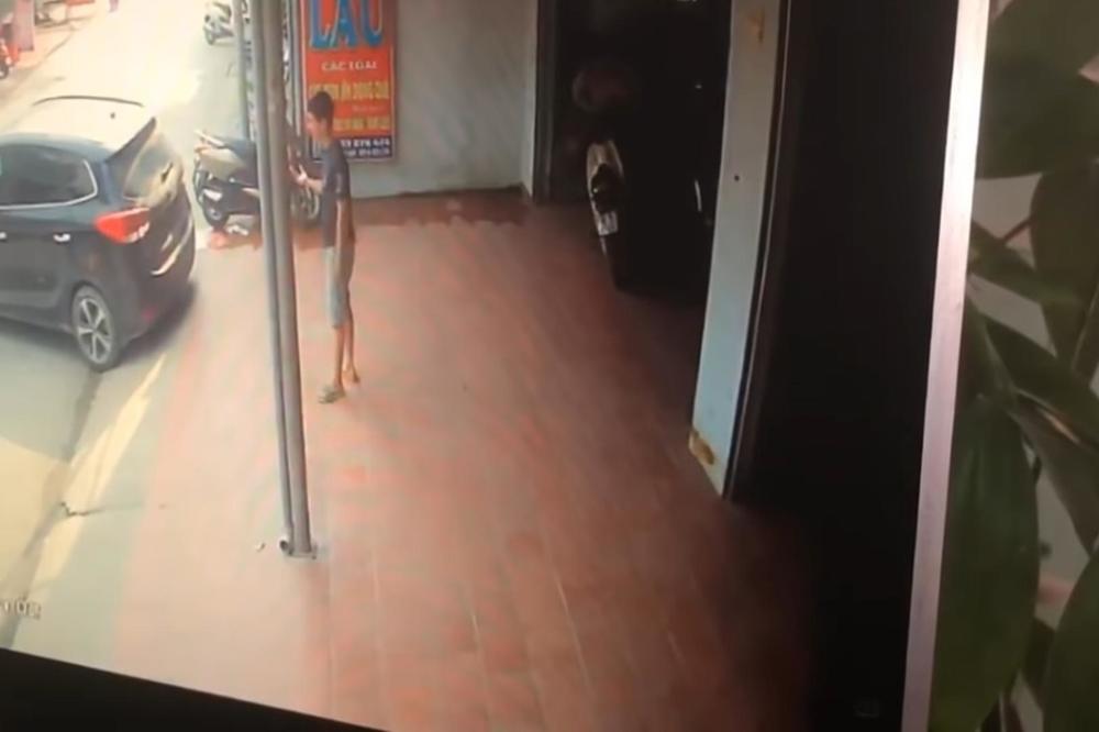 POMOGAO JE ŽENI DA SE PARKIRA: Ona je zatim uradila nešto što ga je zamalo UBILO! (VIDEO)