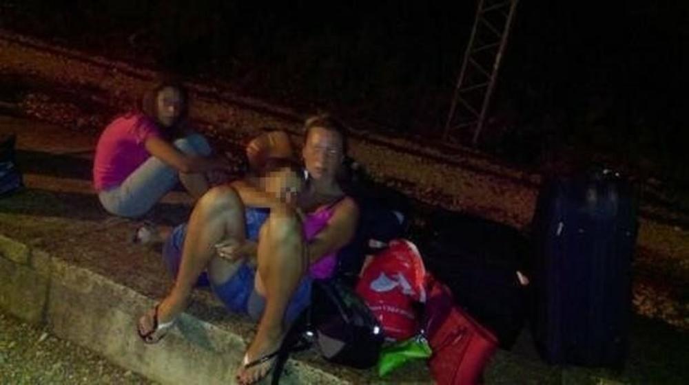 Putnici čekaju voz na stanici u Sutomoru   