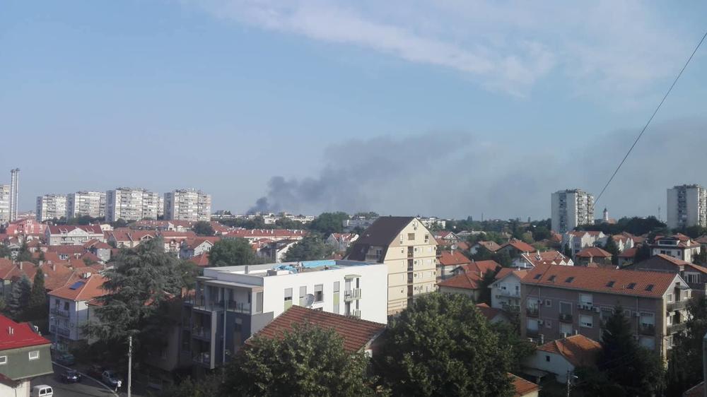 U Zemunu se i dalje vidi gust dim  